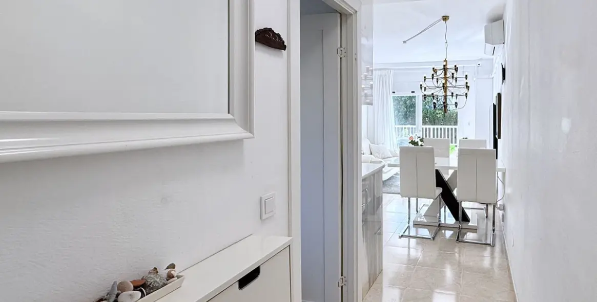 Venta de apartamento en planta media en Marbella 13