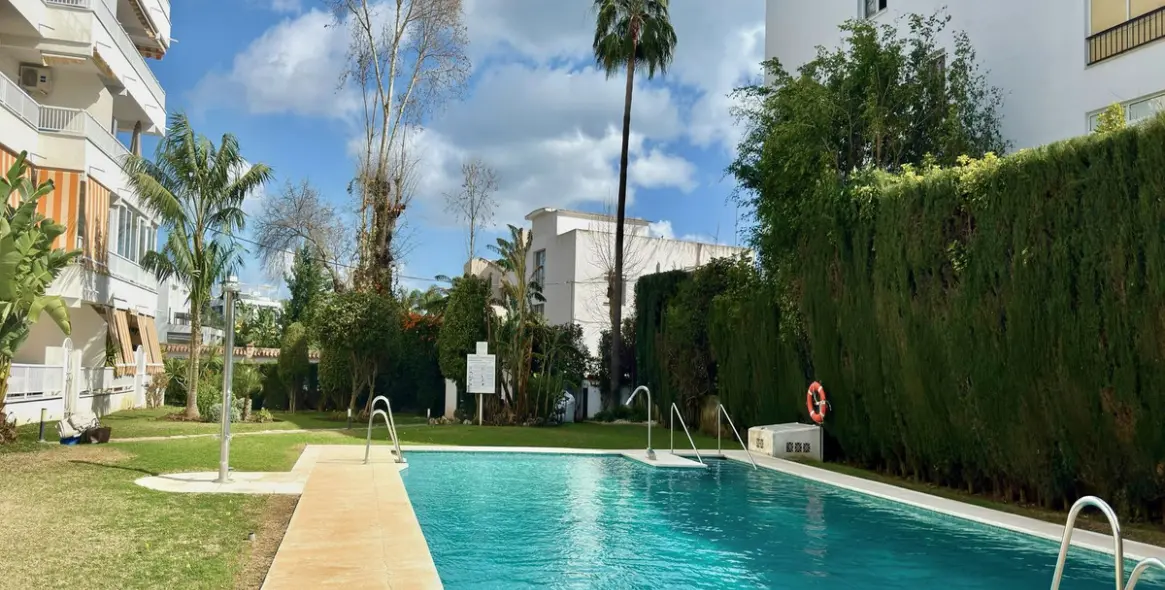 Venta de apartamento en planta media en Marbella 20