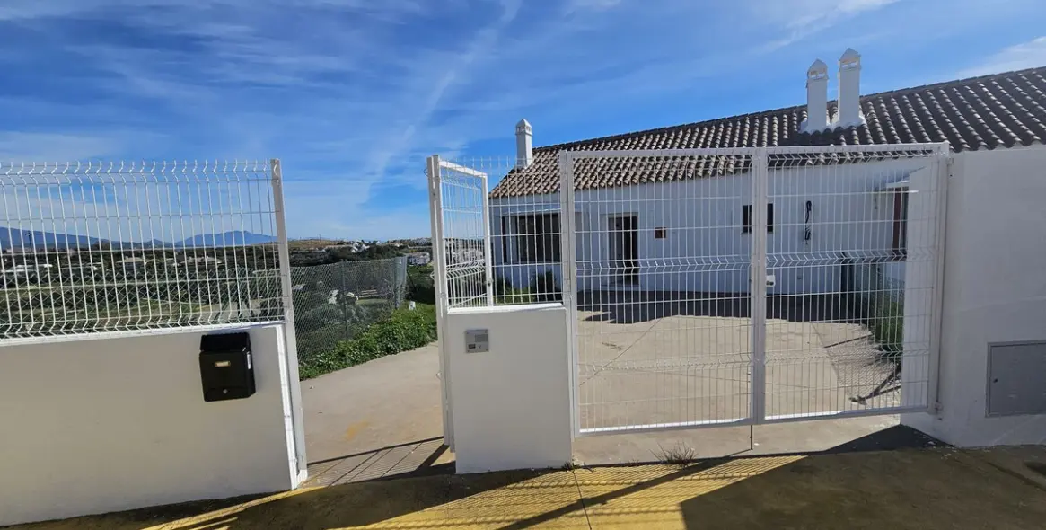 Продажа таунхауса в Doña Julia 2