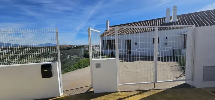Sale of townhouse in Doña Julia 1