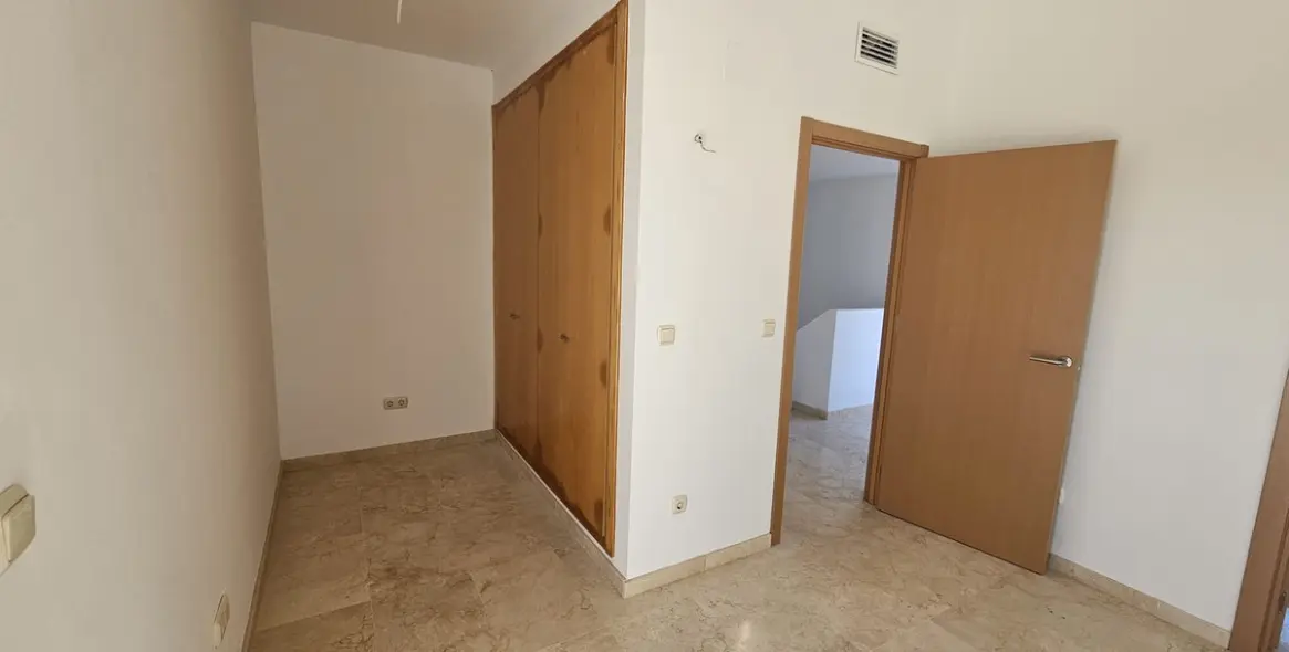 Продажа таунхауса в Doña Julia 11