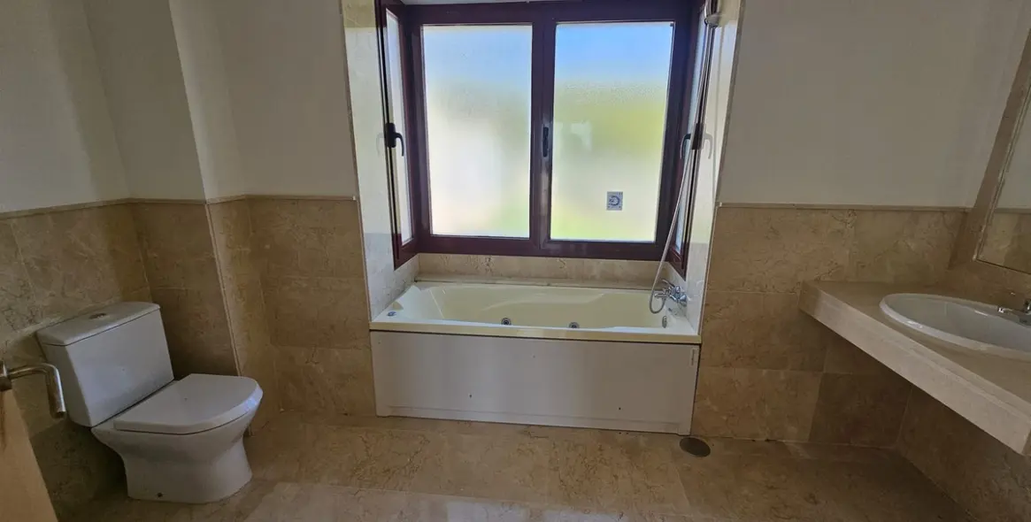 Продажа таунхауса в Doña Julia 13