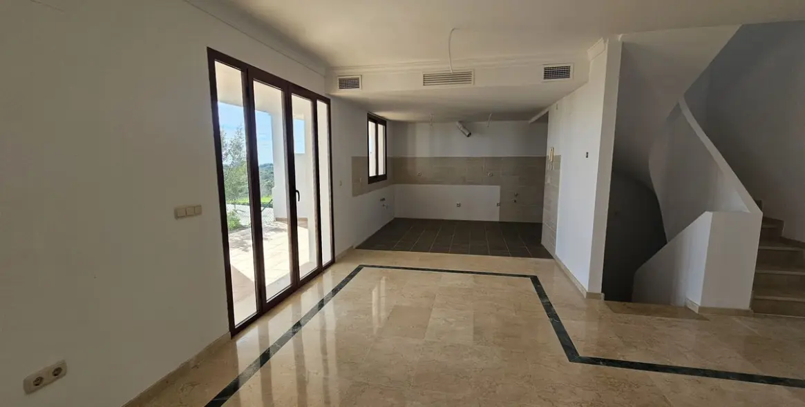 Продажа таунхауса в Doña Julia 22