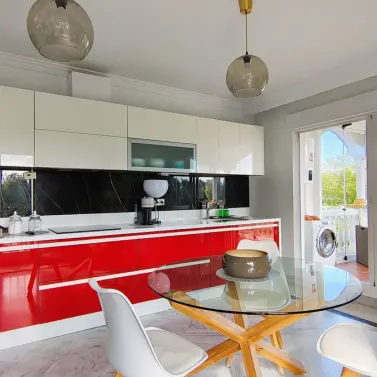 Sale of middle floor apartment in Nueva Andalucía