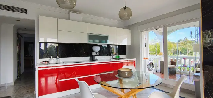 Sale of middle floor apartment in Nueva Andalucía 0