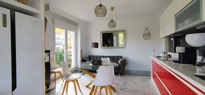 Sale of middle floor apartment in Nueva Andalucía 1