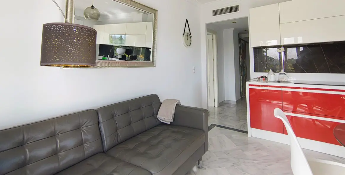 Sale of middle floor apartment in Nueva Andalucía 3