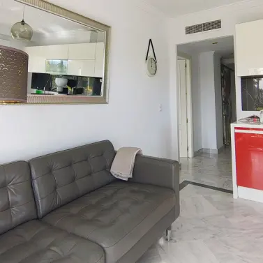 Sale of middle floor apartment in Nueva Andalucía