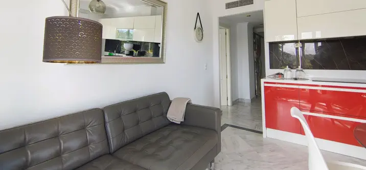 Sale of middle floor apartment in Nueva Andalucía 2