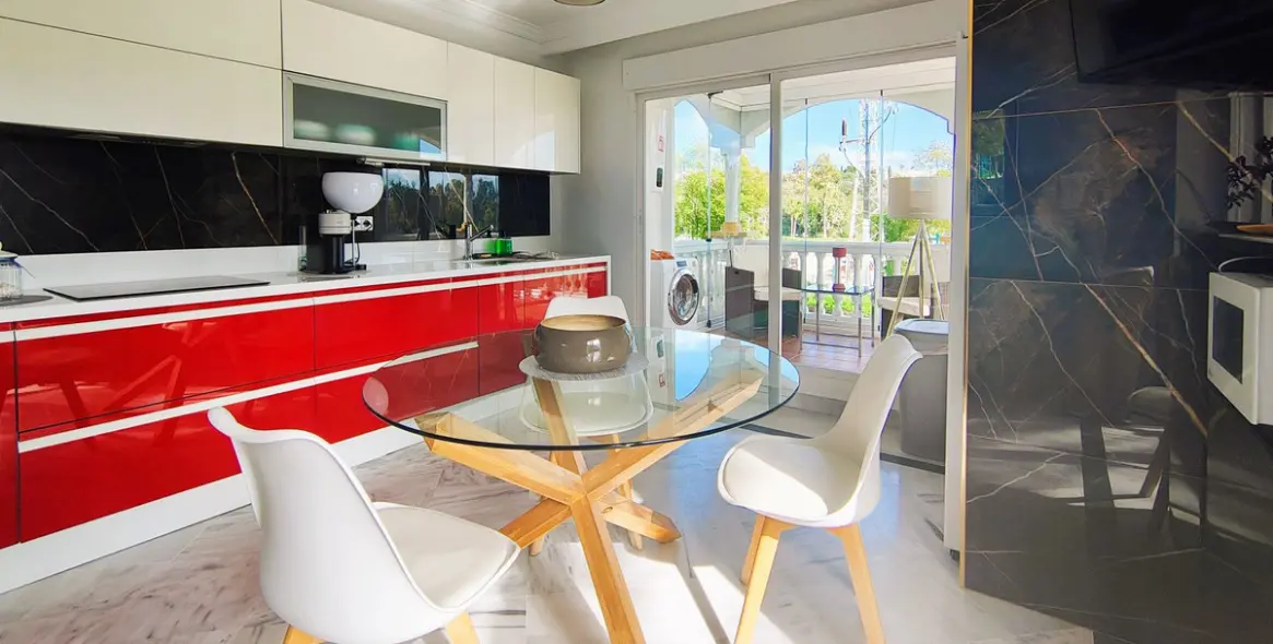 Sale of middle floor apartment in Nueva Andalucía 4