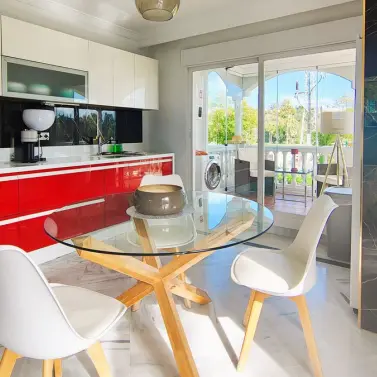 Sale of middle floor apartment in Nueva Andalucía