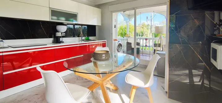 Sale of middle floor apartment in Nueva Andalucía 3