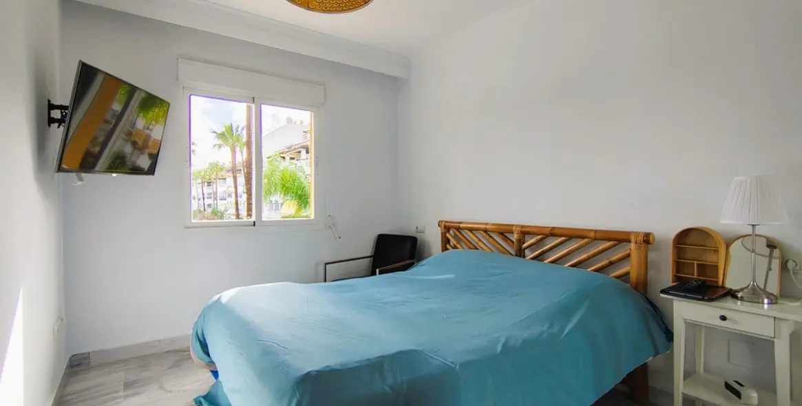 Sale of middle floor apartment in Nueva Andalucía 13