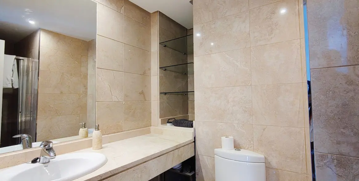 Sale of middle floor apartment in Nueva Andalucía 16