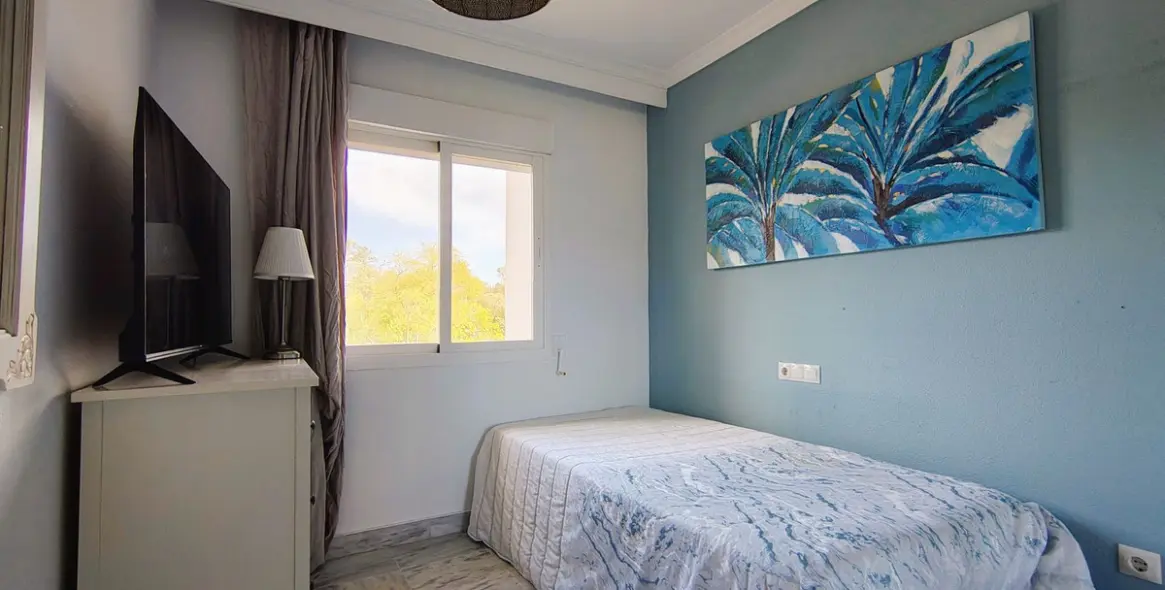 Sale of middle floor apartment in Nueva Andalucía 19