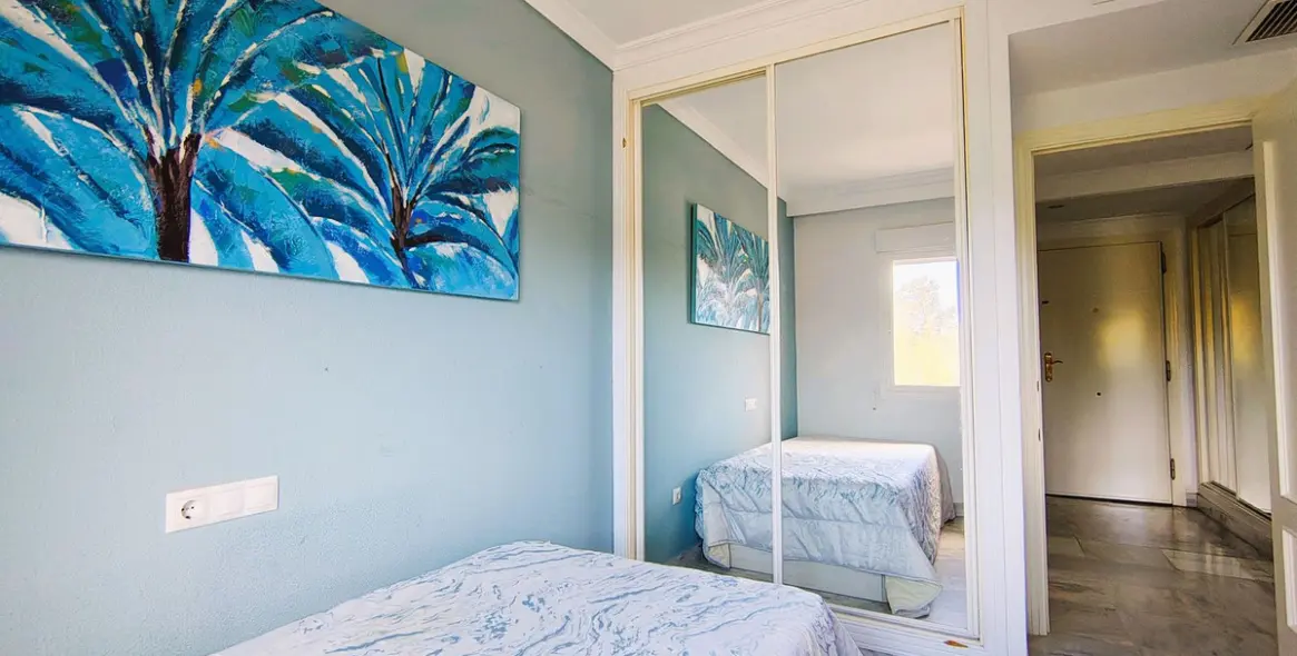 Sale of middle floor apartment in Nueva Andalucía 21