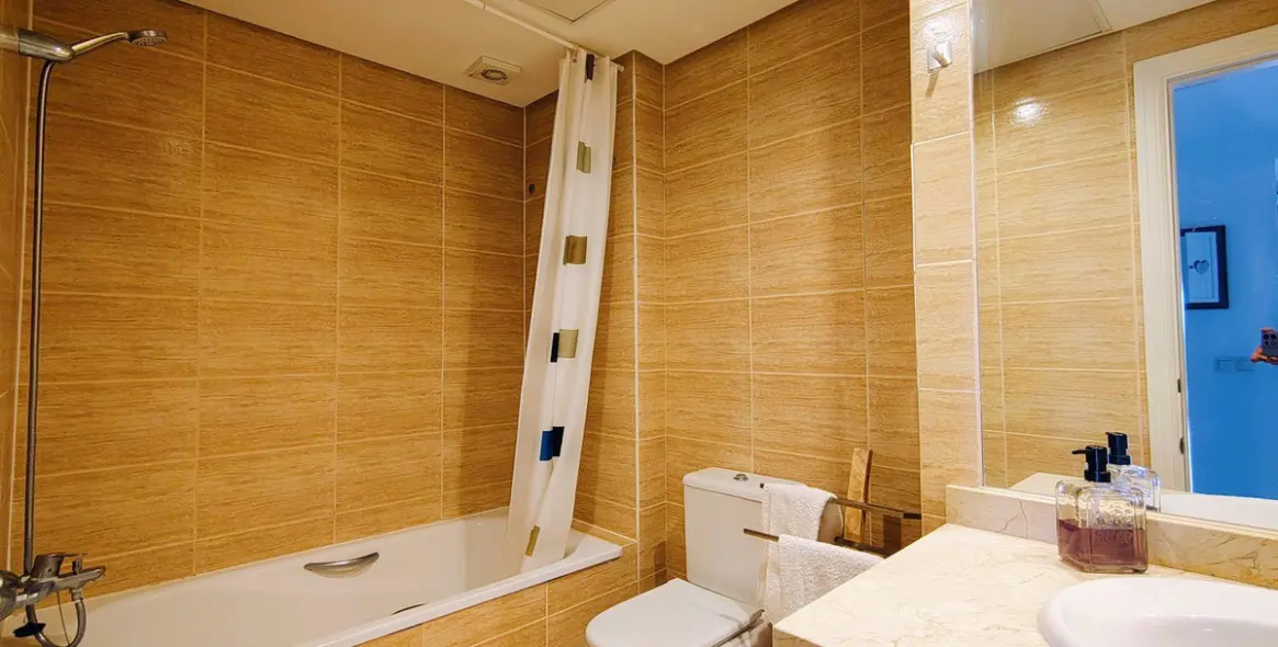 Sale of middle floor apartment in Nueva Andalucía 26