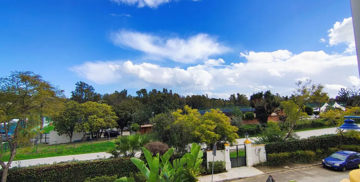 Sale of middle floor apartment in Nueva Andalucía 27