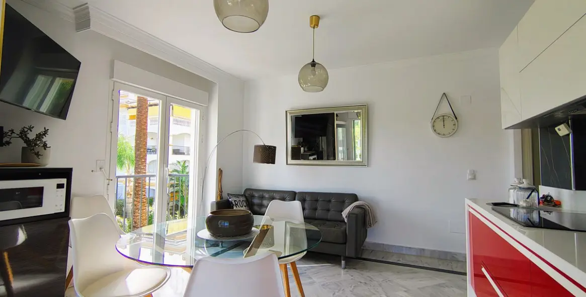 Venta de apartamento en planta media en Nueva Andalucía 10