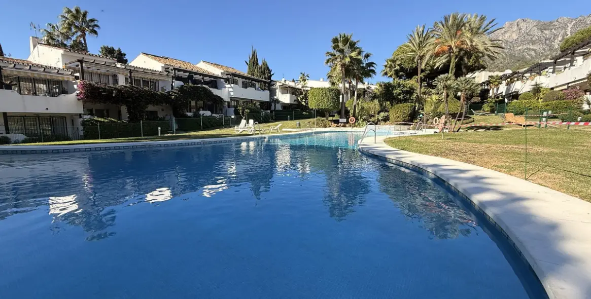 Sale of ground floor apartment in The Golden Mile 2