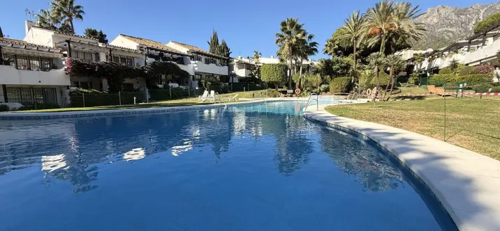 Продажа апартаментов на первом этаже в The Golden Mile 1