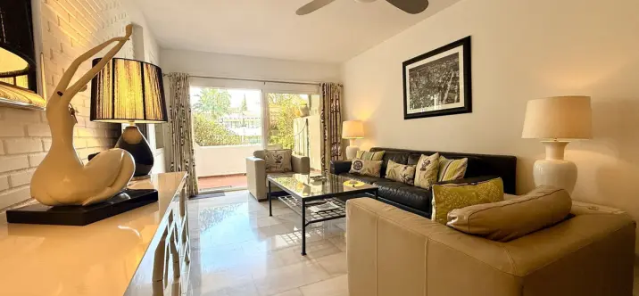 Продажа апартаментов на первом этаже в The Golden Mile 2