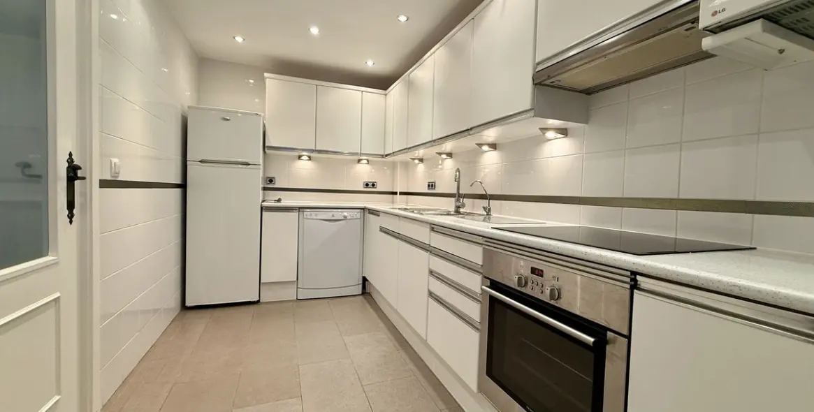 Sale of ground floor apartment in The Golden Mile 8