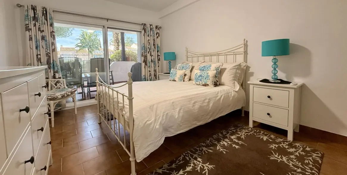 Sale of ground floor apartment in The Golden Mile 18