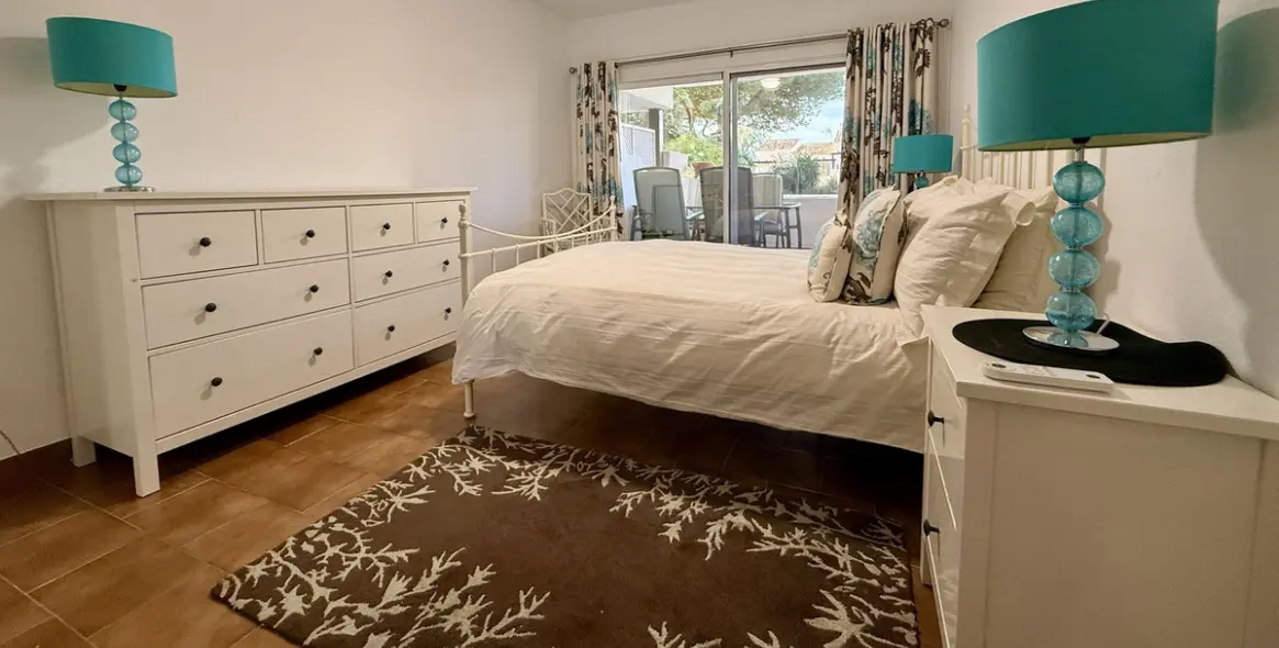 Sale of ground floor apartment in The Golden Mile 19