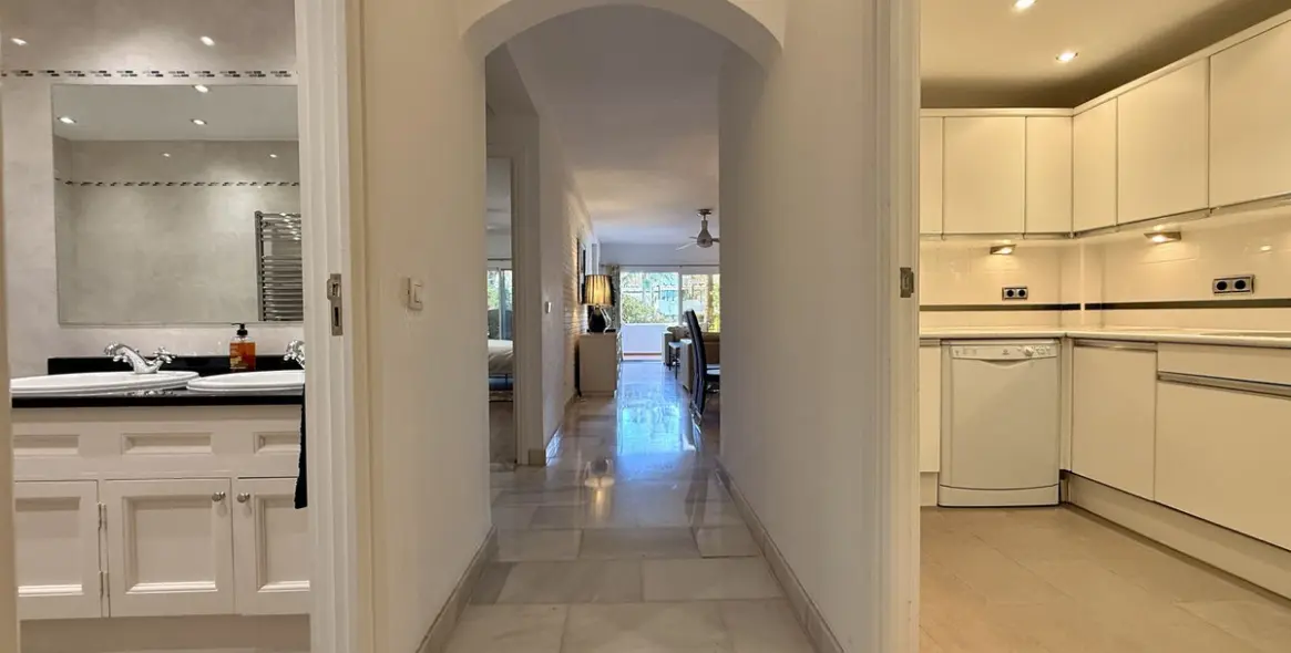 Продажа апартаментов на первом этаже в The Golden Mile 24