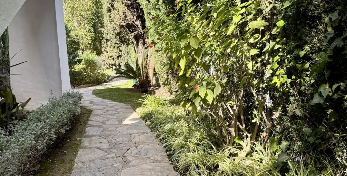 Продажа апартаментов на первом этаже в The Golden Mile 25