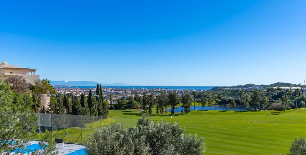 Sale of penthouse in Mijas Costa 26