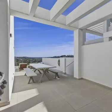 Продажа апартаментов на среднем этаже в La Cala Golf