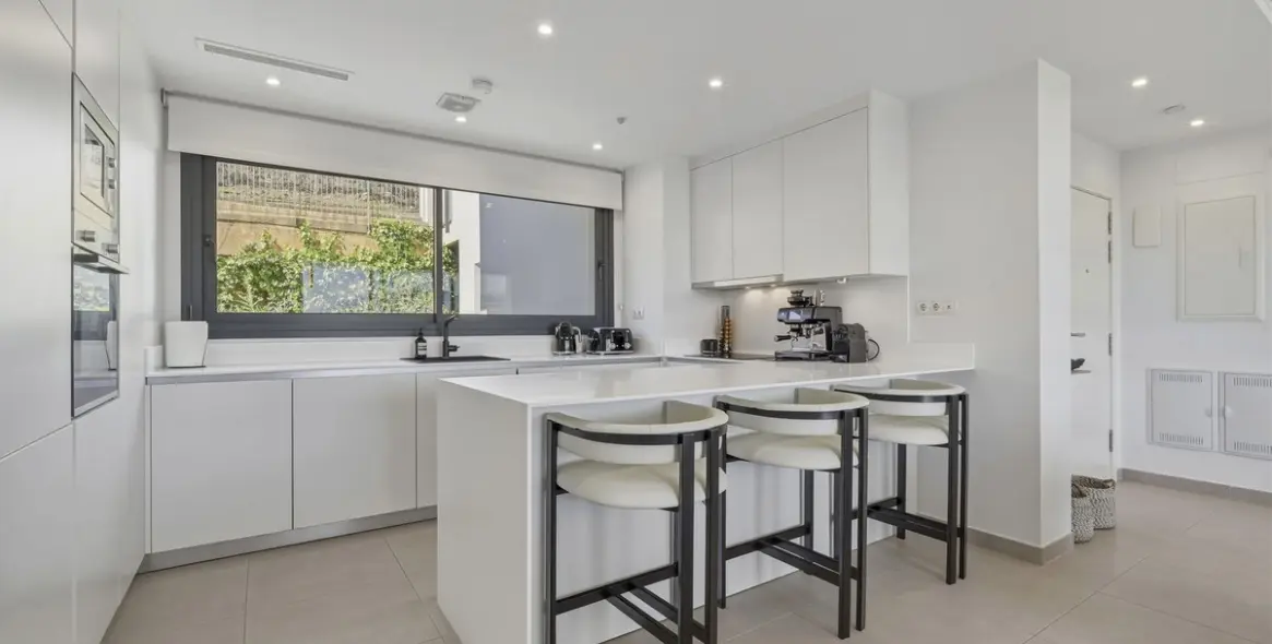 Продажа апартаментов на среднем этаже в La Cala Golf 8