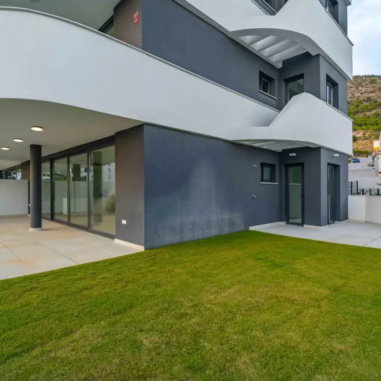 Sale of ground floor apartment in Higueron