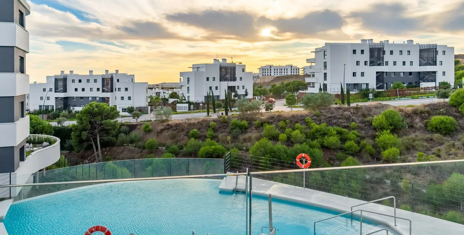 Sale of ground floor apartment in Higueron 18