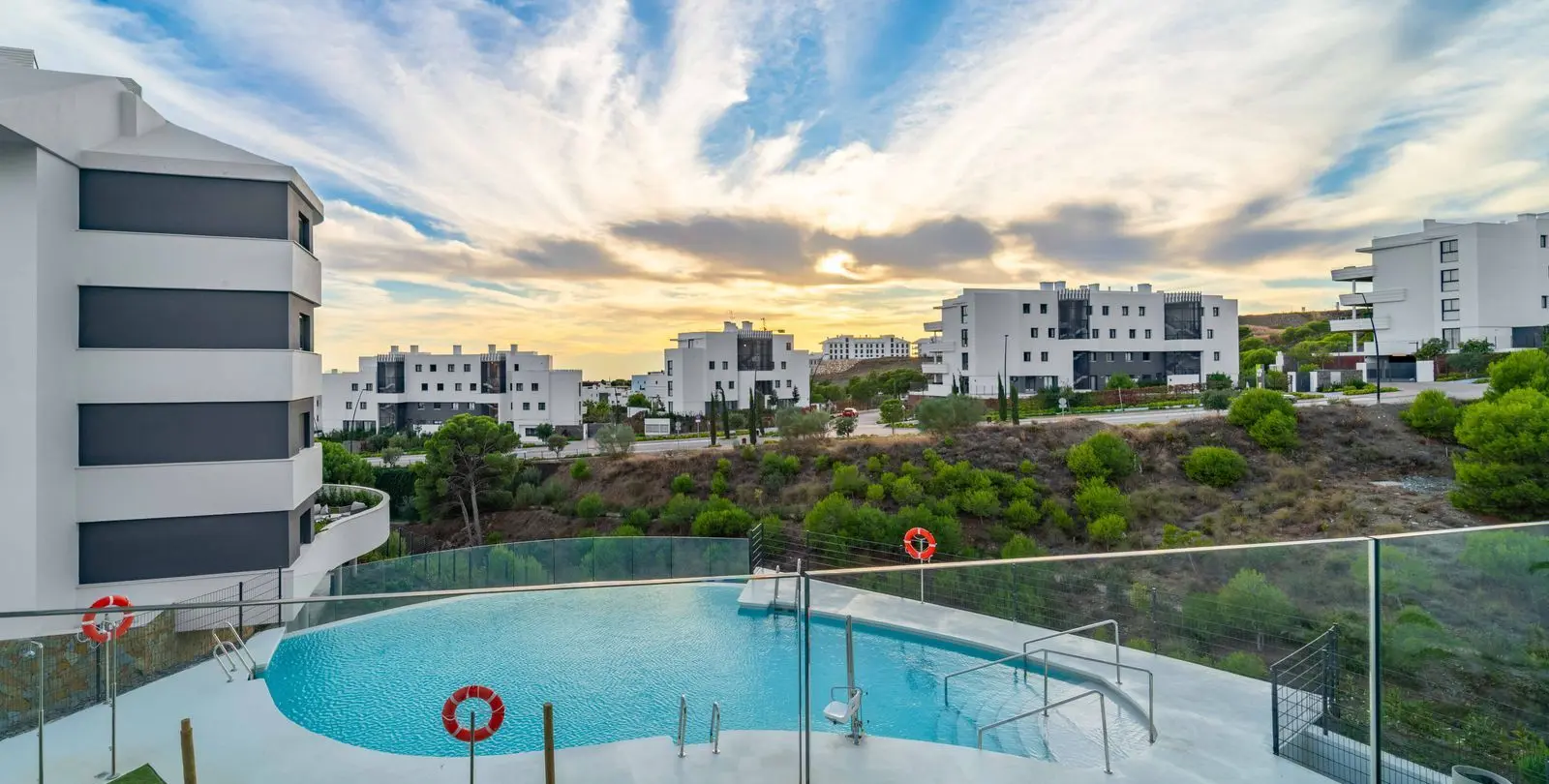 Sale of ground floor apartment in Higueron 19