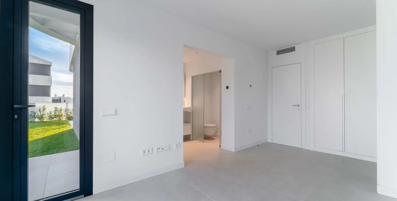 Sale of ground floor apartment in Higueron 36