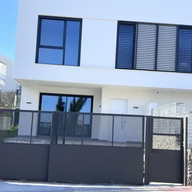 Продажа дома на две семьи в Riviera del Sol