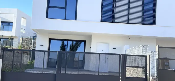 Продажа дома на две семьи в Riviera del Sol 1