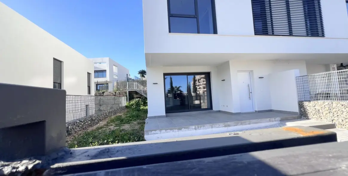 Продажа дома на две семьи в Riviera del Sol 4
