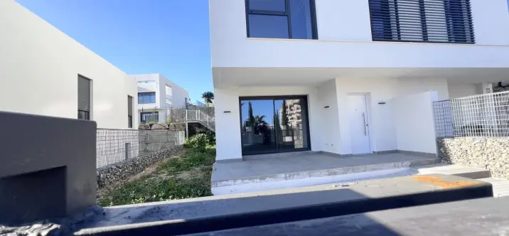 Продажа дома на две семьи в Riviera del Sol 3