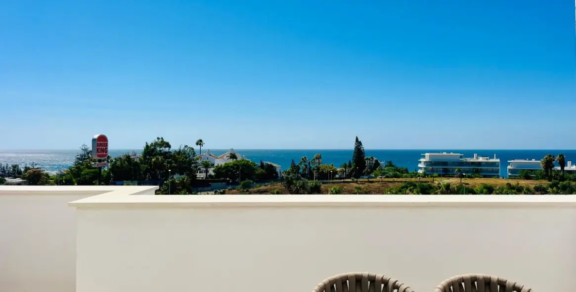 Sale of penthouse in Estepona 2