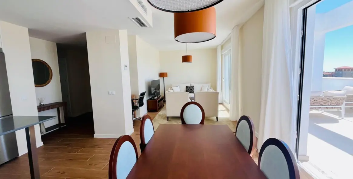 Sale of penthouse in Estepona 4