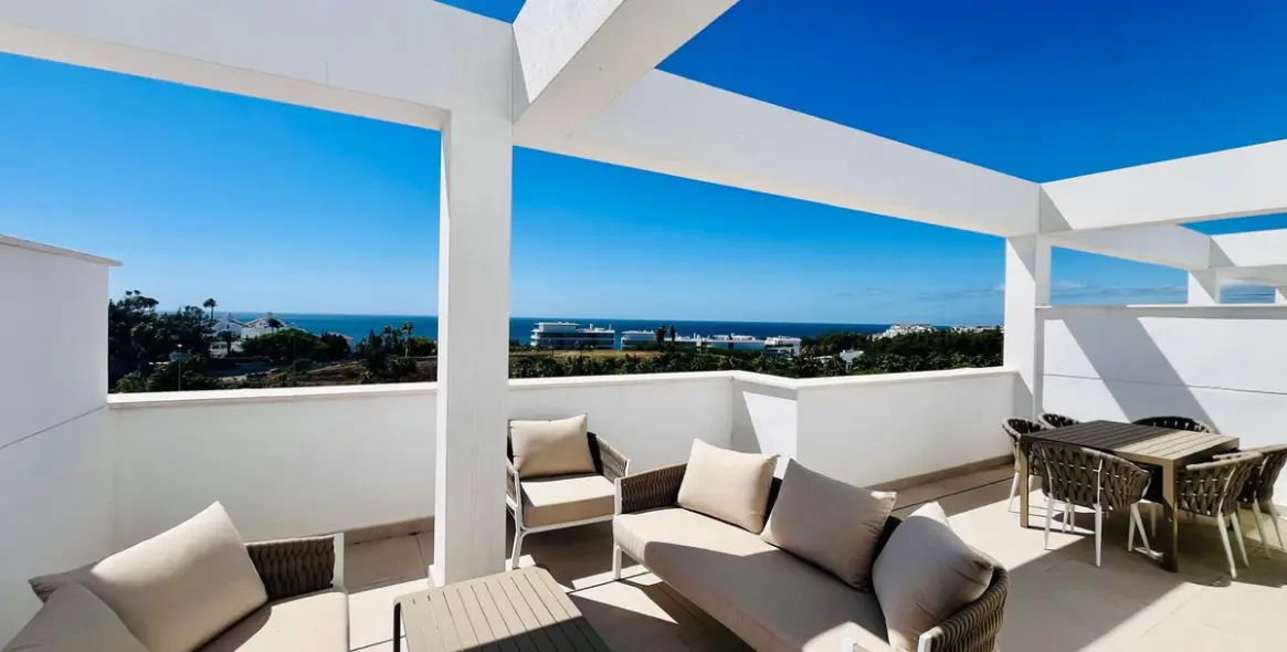 Sale of penthouse in Estepona 10