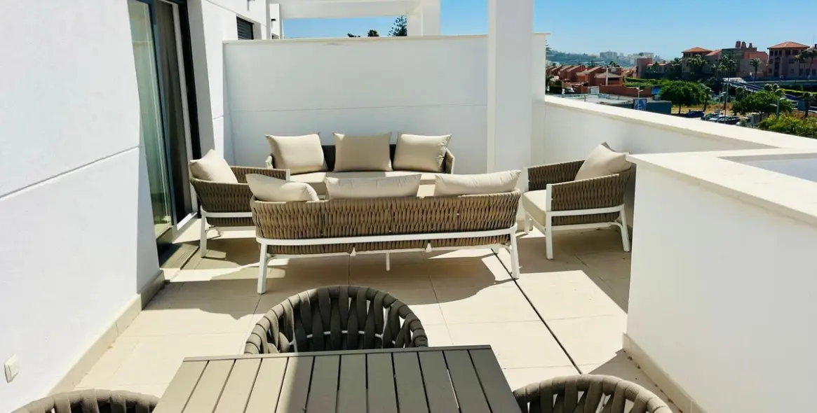 Sale of penthouse in Estepona 11