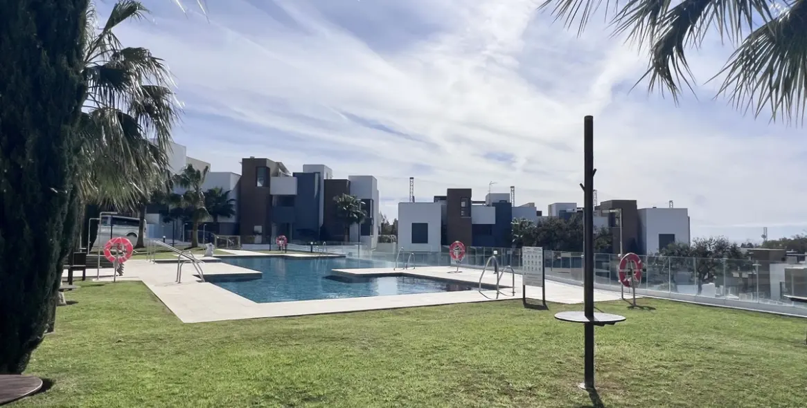 Venta de apartamento en planta baja en Cabopino 4