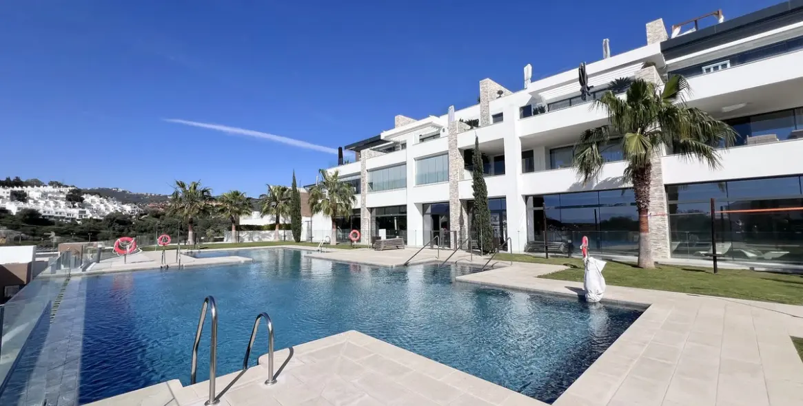 Venta de apartamento en planta baja en Cabopino 6