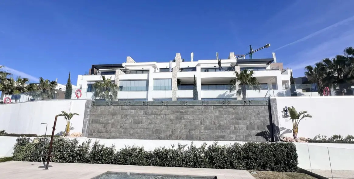 Venta de apartamento en planta baja en Cabopino 16