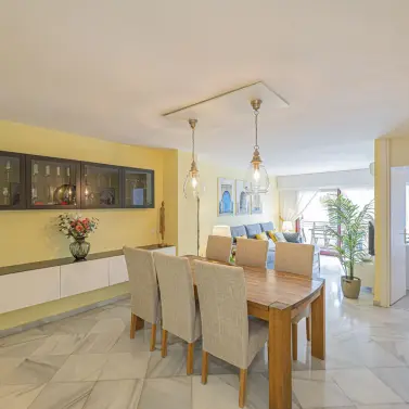 Sale of middle floor apartment in Estepona